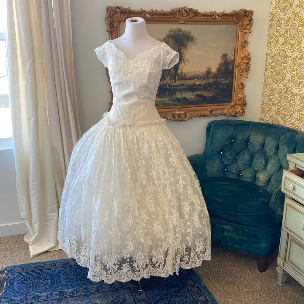 Vintage 1950s Lace & Tulle Layered Wedding Dress
